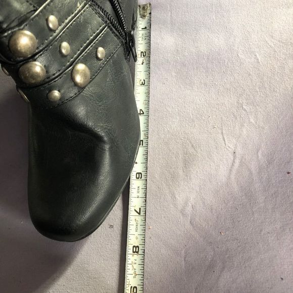 Black boots stud details - Picture 10 of 10